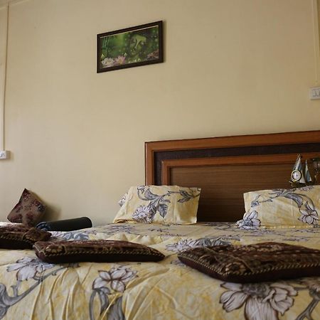 Mother Hostel Varanasi Bagian luar foto