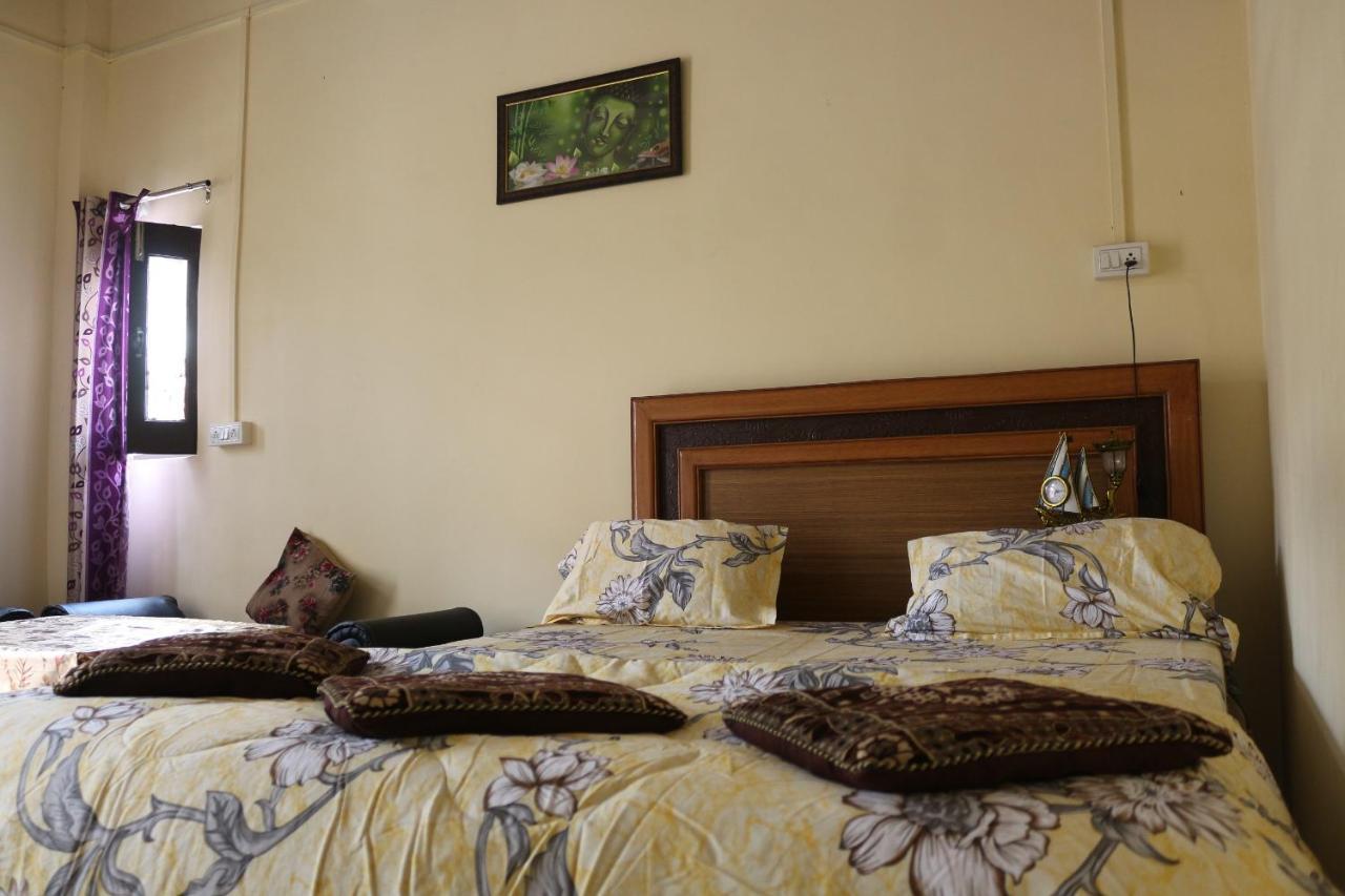 Mother Hostel Varanasi Bagian luar foto