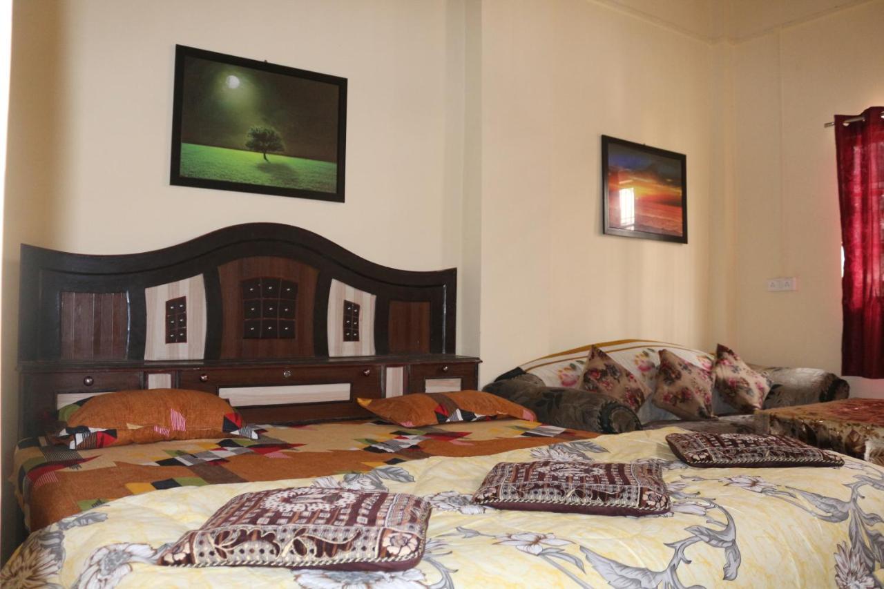 Mother Hostel Varanasi Bagian luar foto