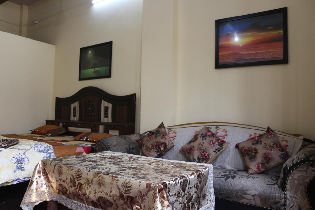 Mother Hostel Varanasi Bagian luar foto
