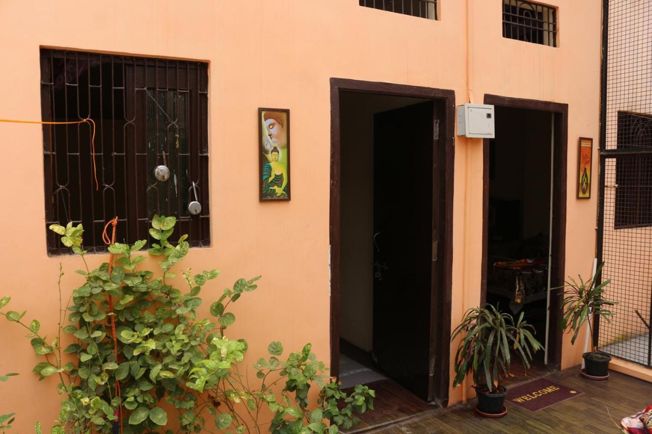 Mother Hostel Varanasi Bagian luar foto