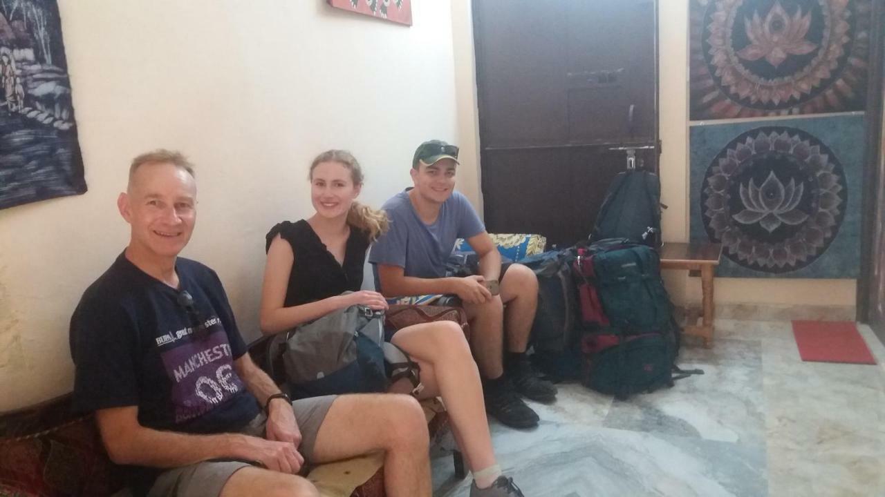 Mother Hostel Varanasi Bagian luar foto