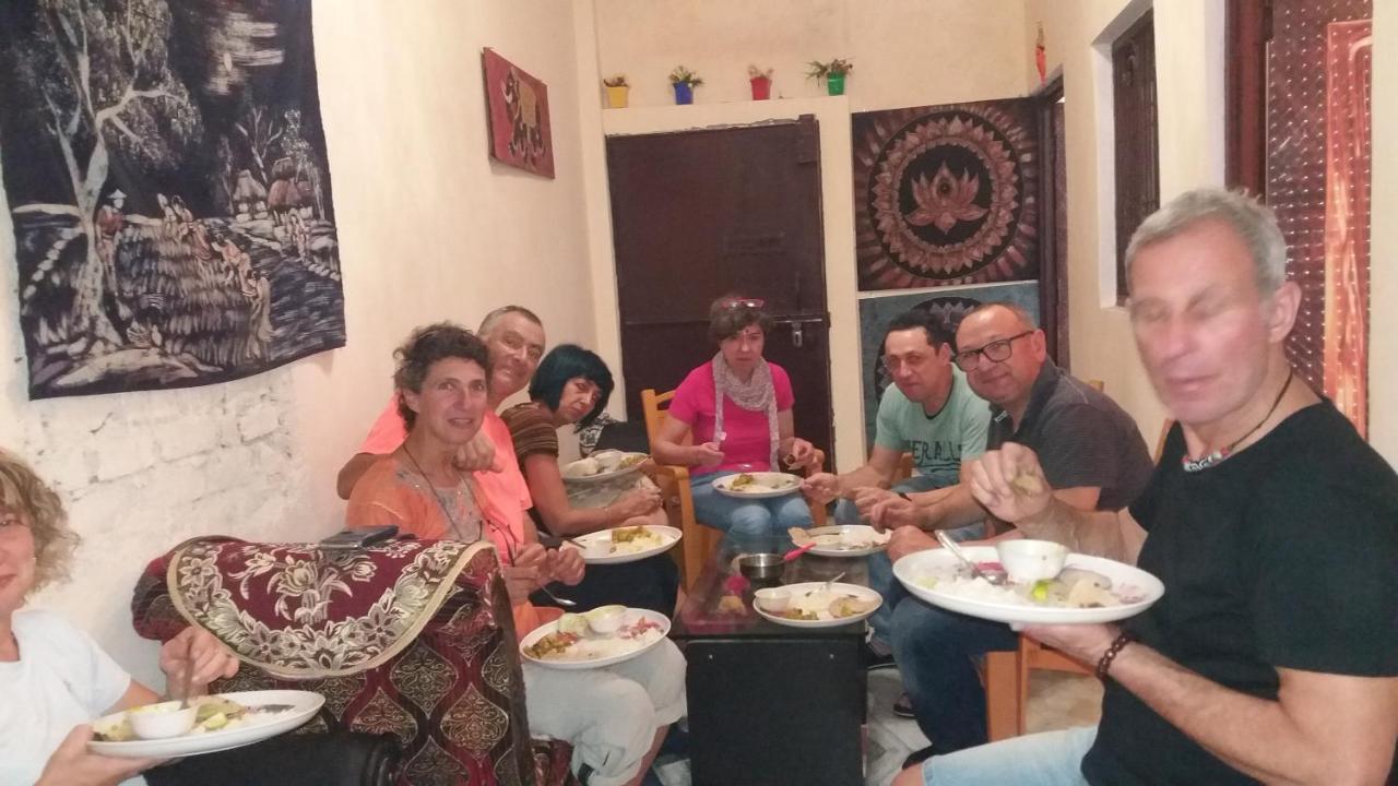 Mother Hostel Varanasi Bagian luar foto
